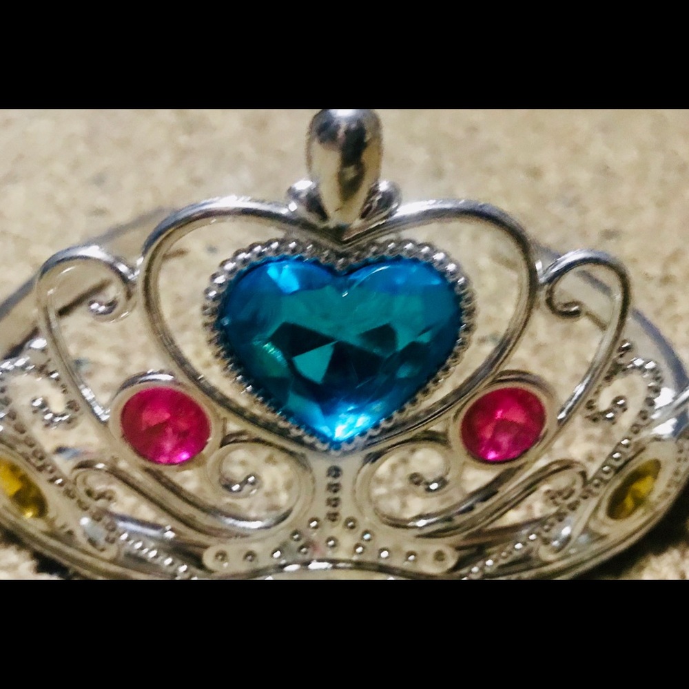 Princess Girls Crown Plastic but good quality